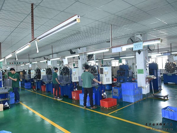 電腦萬能彈簧機車間2